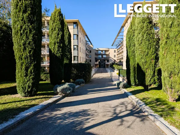 Avignon intramuros ? Superbe T2 lumineux de 55 m² avec grand balcon dans résidence de standing avec 