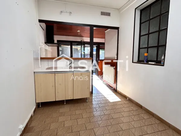 Maison de ville de 111m² - 3 chambres et bureau - cour