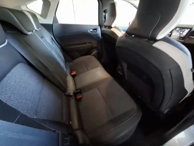 Renault Captur blue dci 95 — photo 24