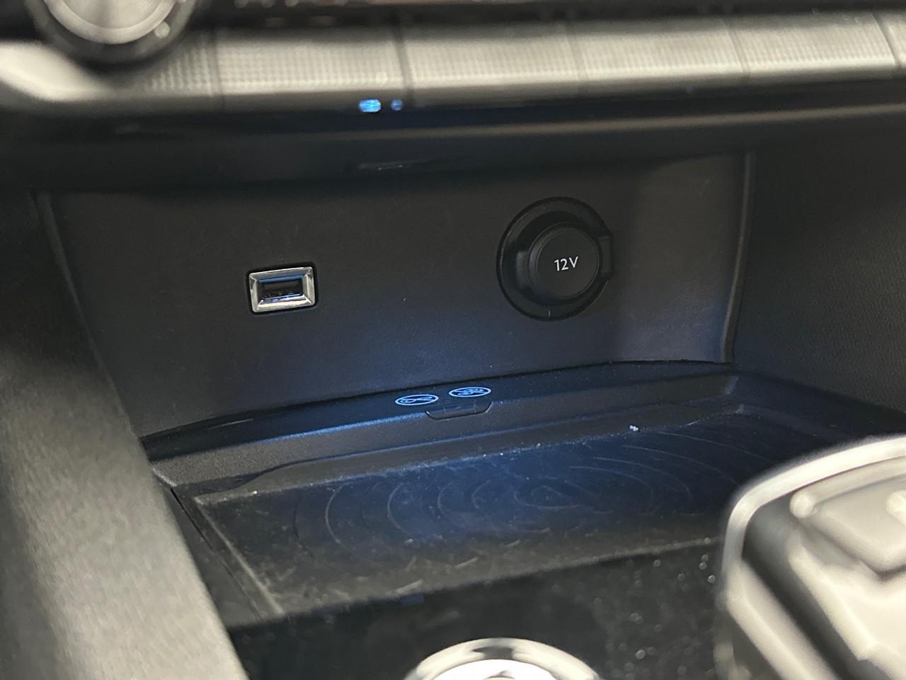 Peugeot 3008 hybrid4 300 e-eat8 gt — photo 31