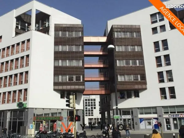 Bureaux 3835 m² MONTIGNY-LE-BRETONNEUX