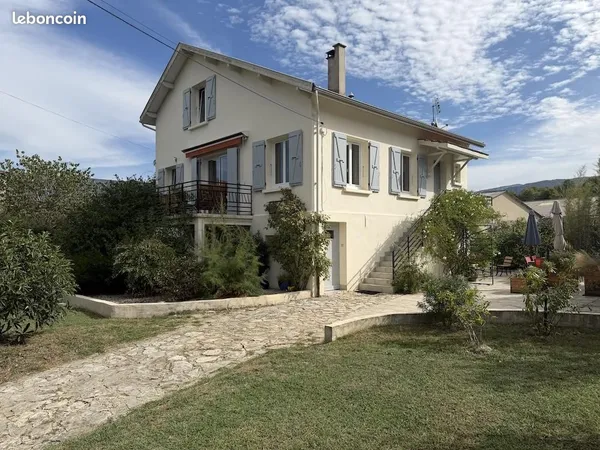 Villa 11 pièces 190 m²