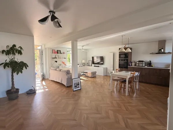 Maison en pierre entièrement rénovée, 95m², avec dépendances, terrain de 1154m² 148 000 €