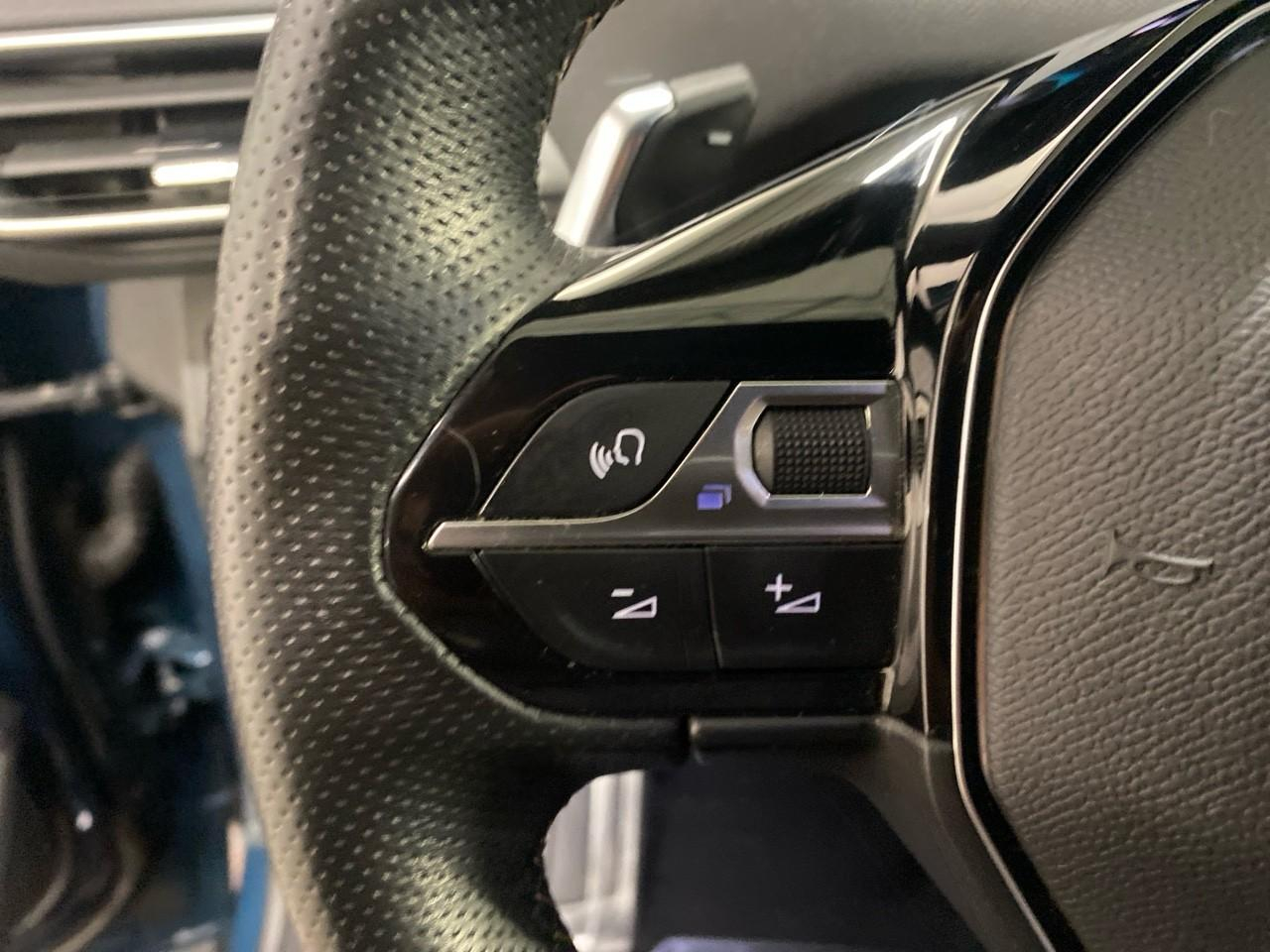 Peugeot 3008 hybrid4 300 e-eat8 gt pack — photo 19