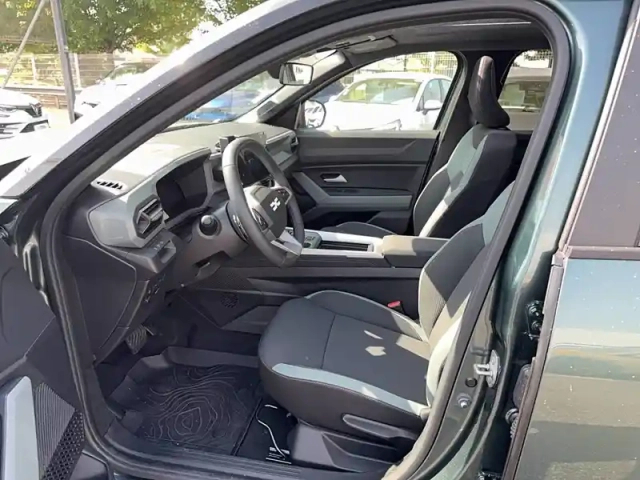 Dacia Bigster hybrid-g 150 4x4 — photo 10