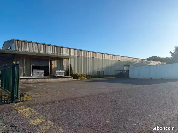 ENTREPÔT 3 200 m² + TERRAIN 3 200 m² À LOUER - COMPIÈGNE