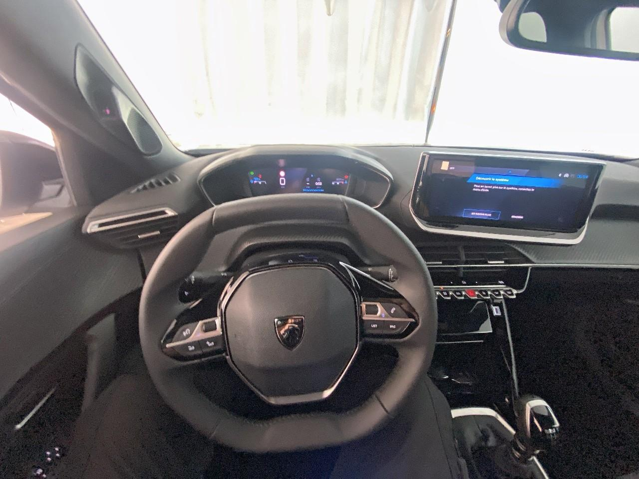 Peugeot 2008 turbo 100 ch bvm6 allure — photo 12