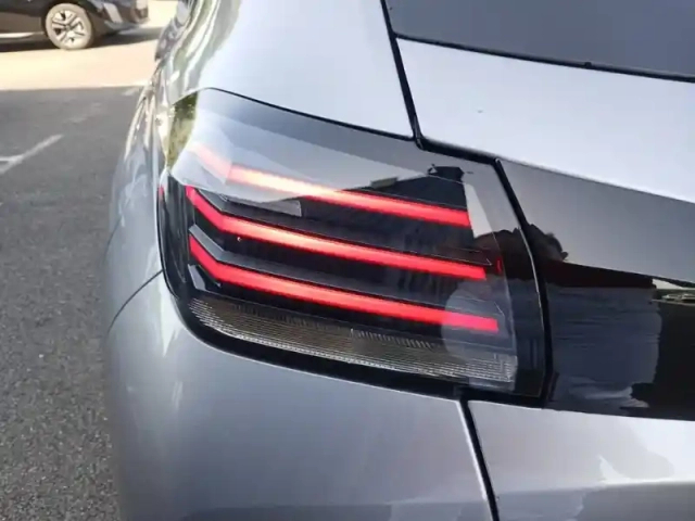 Peugeot 208 turbo 100 ch bvm6 — photo 17