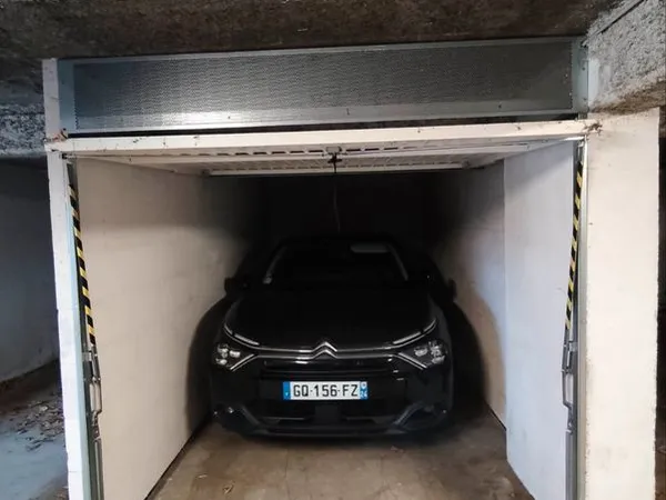 Place parking box garage souterrain