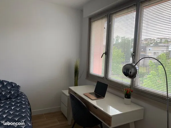 4 pièces · 77 m² · 2 colocataires : 1 chambre équipée avec douche disponible - quartier Champanatier