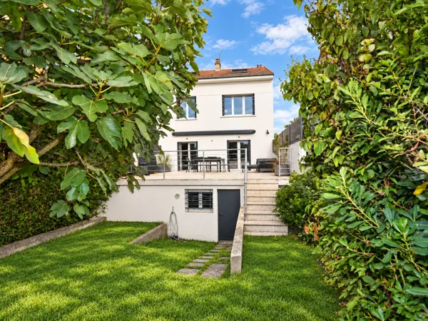 CHATOU - MAISON DE 187 M² - 6 CHAMBRES - SOUS SOL TOTAL - TERRAIN 322 M²- PROCHE ECOLES ET COMMERCES