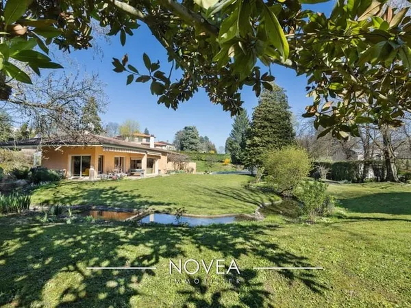 Propriété 6 chambres dans parc arboré