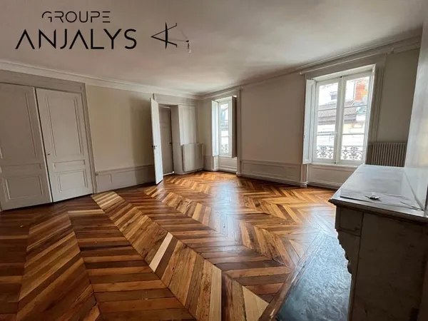 Appartement 7 pièces 208 m²