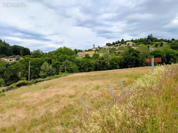 6.8 Hectares de bois et de près