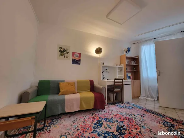 Partage / Sous-location de cabinet à Ivry-sur-Seine - 270 euros par mois pour 2 jours