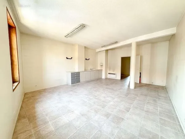Commerce 3 pièces 65 m²