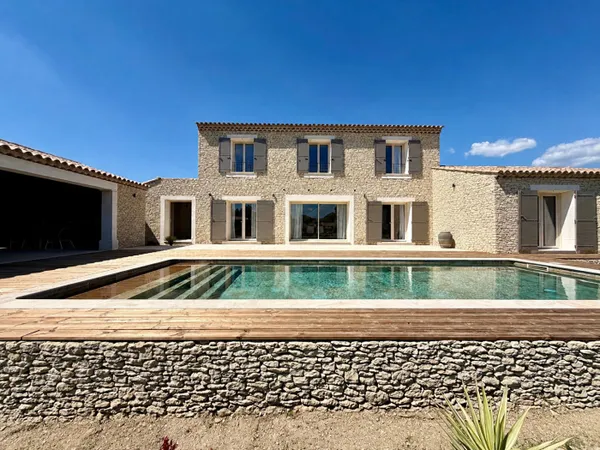 Villa neuve d'exception à Gordes, Élégance contemporaine et rar