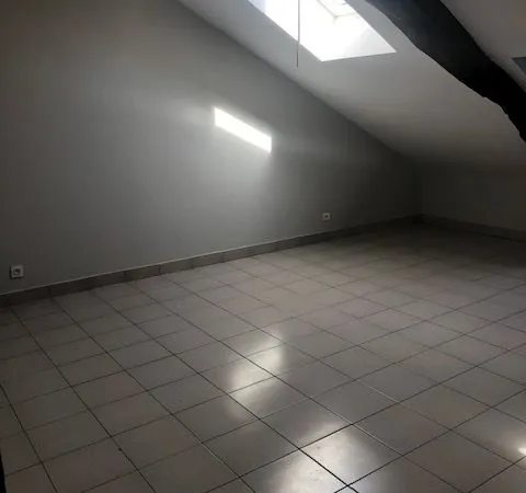 Appartement mansarde t3 proche tous commerces