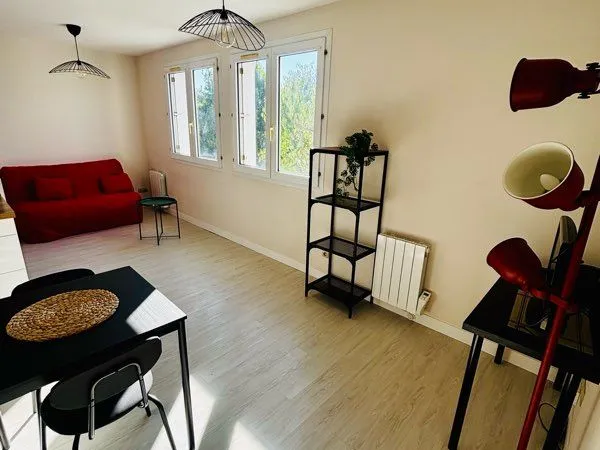 Studio meublé rénové avec parking privé - Idéal étudiant ou jeune actif - Niort
