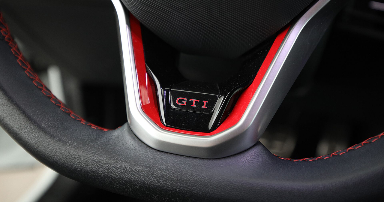 Volkswagen Golf 8 — photo 27