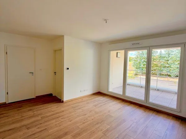 THIONVILLE-GARCHE - Superbe T2 récent avec loggia, parking et cave - 44 m²