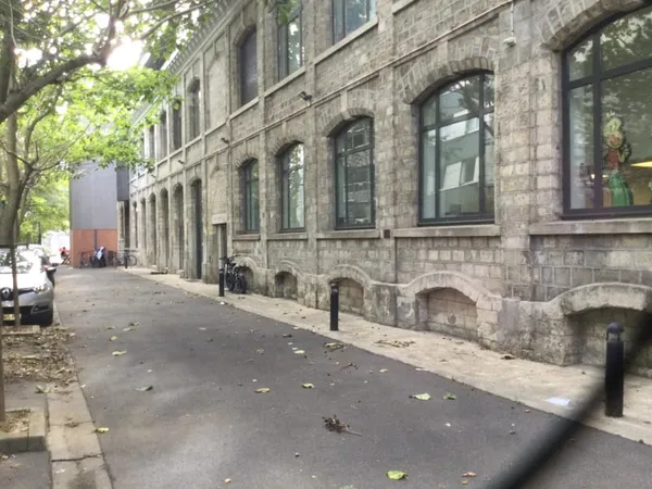 EXCLUSIVITÉ - IMMEUBLE 1 500 M² AVEC 6 PARKINGS