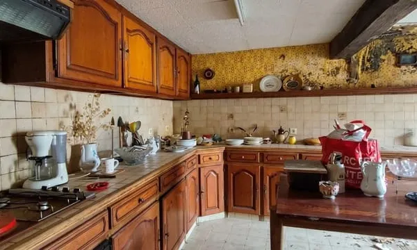 Maison de bourg, 140 m², dépendances, sous-sol, cave, grenier, cour, idéal investissement