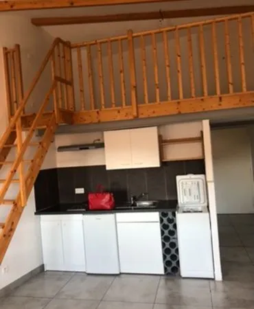 Loue studio avec Mezzanine en plein centre de Grezieu la Varenne