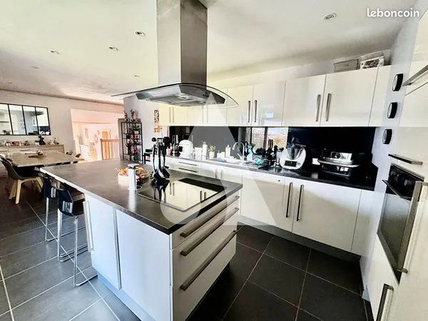 Maison 7 pièces 212 m²