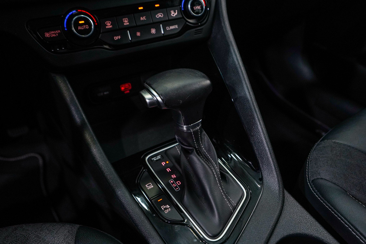 Kia Niro — photo 23