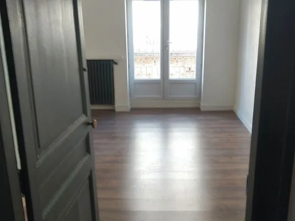 T4 100m2 COMEDIE 3IEME ETAGE BALCON 3CH BON ETAT