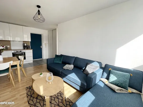 T2 meublé 35 m² - Hyper-centre Lorient - Dernier étage - Lumineux