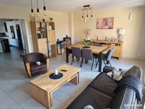Maison familiale rénovée avec piscine, grand jardin et double garage - Marcilly-sur-Tille