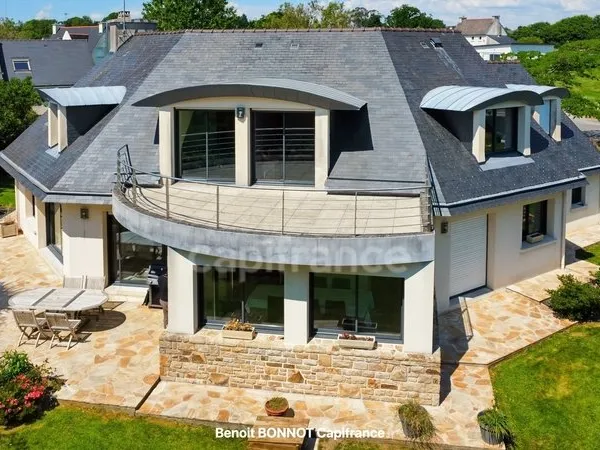 PLEUVEN - Maison familiale de 230 m² avec 6 chambres, suite parentale et espace indépendant