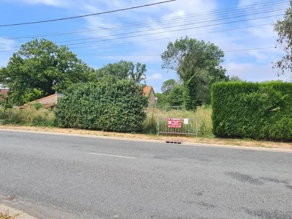 Terrain 1636 m²