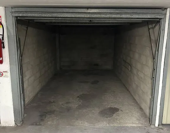 Garage/Parking