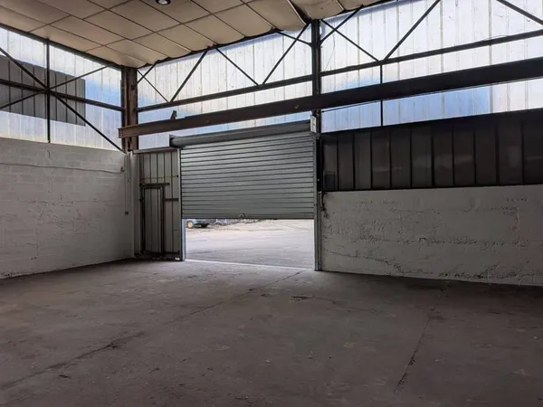 Entrepôt 120 m²