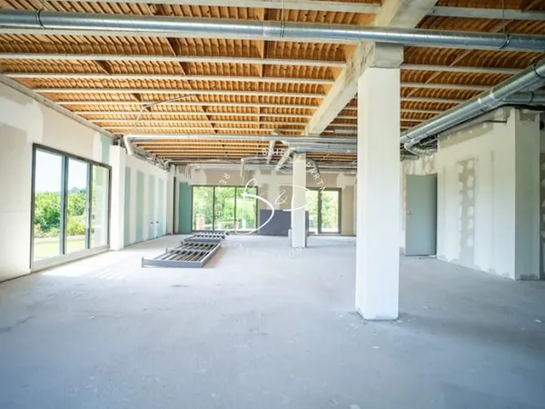 Local 152 m²