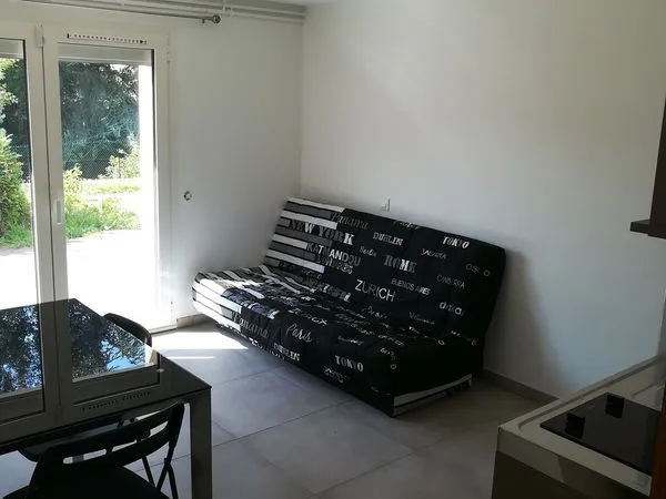 Logement meublé de 14 m2, 560 toutes charges comprises
