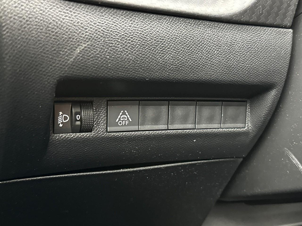 Peugeot 208 puretech 75 s&s bvm5 like — photo 16