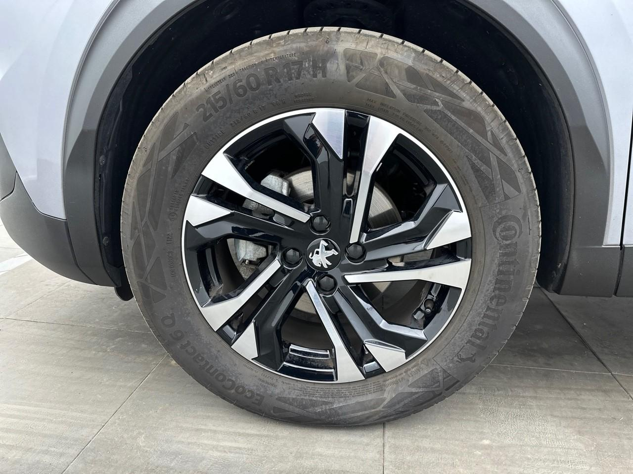 Peugeot 2008 puretech 130 s&s eat8 allure — photo 14
