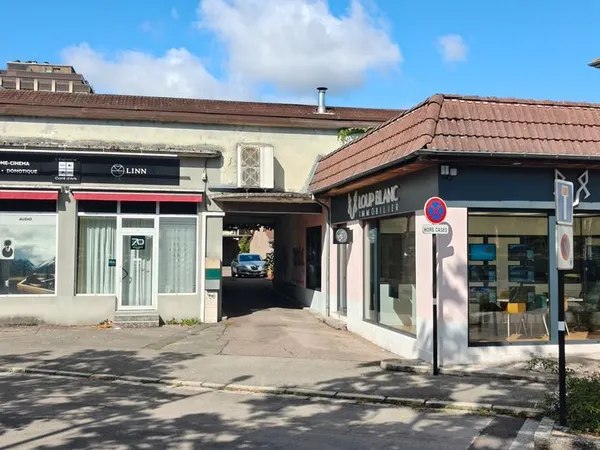 Local commercial - Emplacement idéal