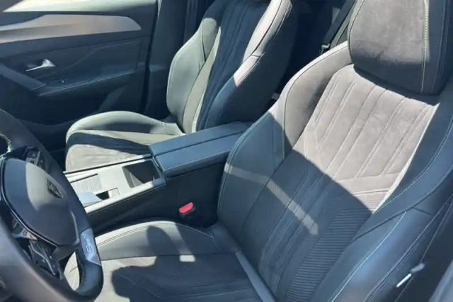 Peugeot 308 phev 180 e-eat8 — photo 10