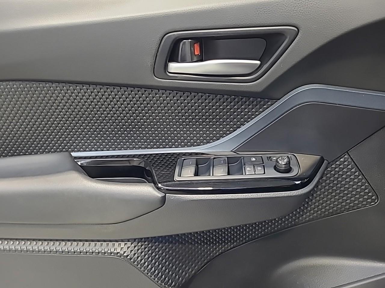 Toyota C-Hr hybride 1.8l edition — photo 26