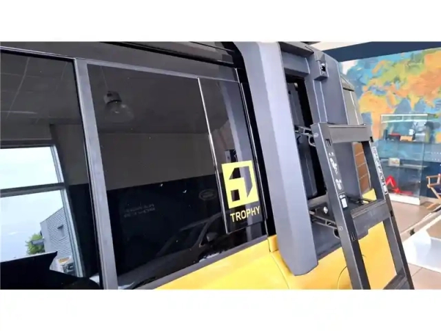 Land Rover Defender 110 p300e awd auto — photo 23
