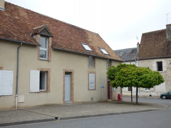 Votre agence France Loire Aubigny S/Nère vous propose cette maison 4 chambres à la location sur la c