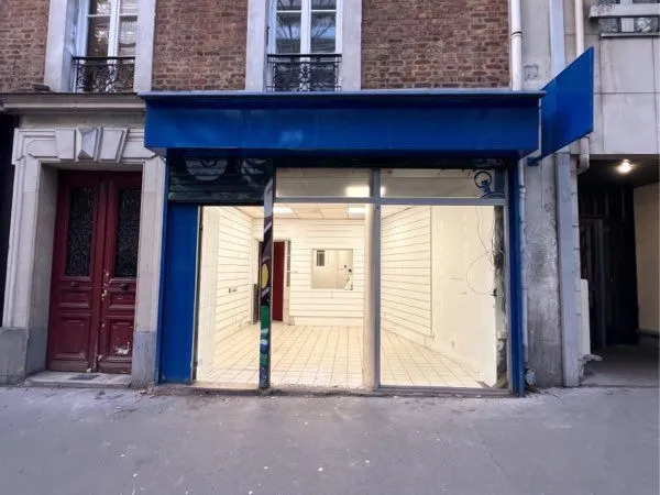 Rue des PYRENEES - Local commercial en location pure