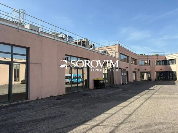 Local d'activité 2029 m²