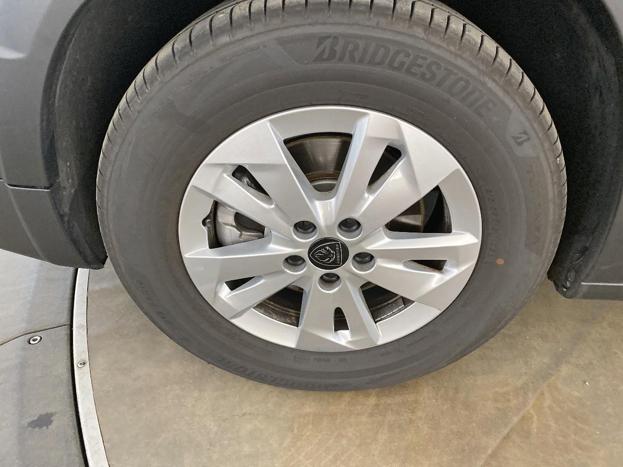 Peugeot Rifter m diesel 100 ch manuelle 5pl allure — photo 11