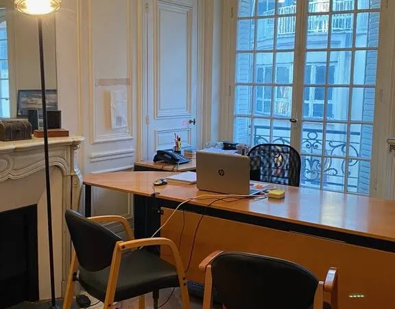 PARIS 8e - CHAMPS-ÉLYSÉES - BUREAUX DE 12 À 30 m² - À PARTIR DE 885h.c./MOIS